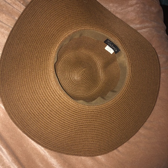 Straw hat - Picture 2 of 2